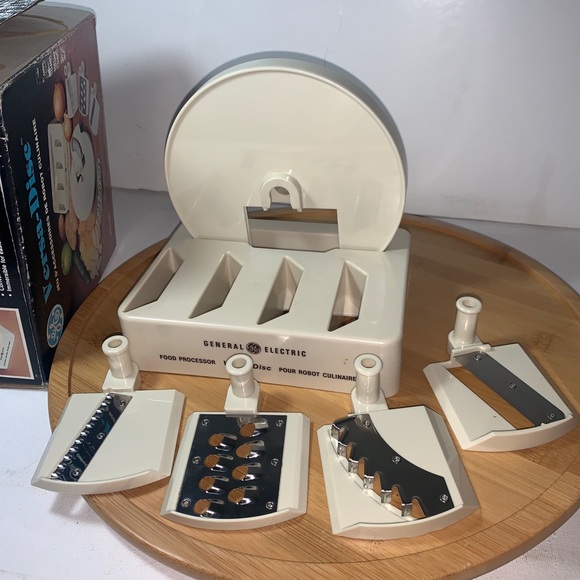 Vintage GE Versa-Disc Food Processor Accessory Kit AD-1 Blender Slicer Shredder - Picture 3 of 4